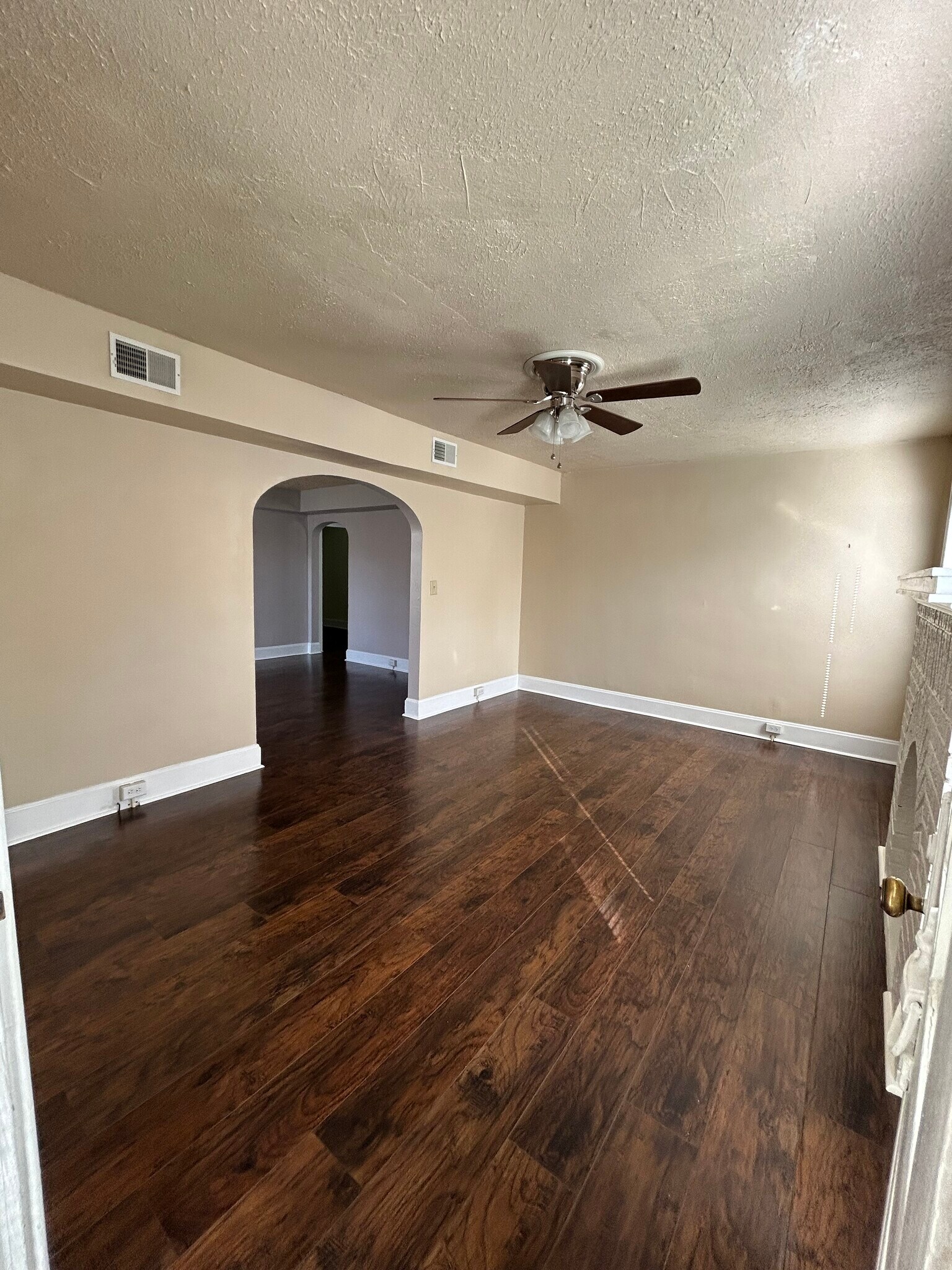 Building Photo - 1802 Lawn Ave