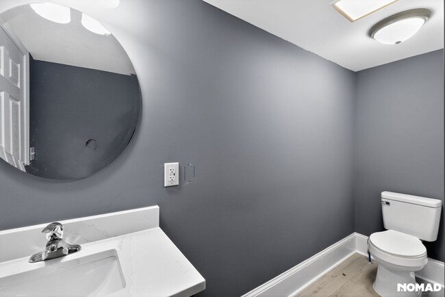 Building Photo - 512 Maple Ave