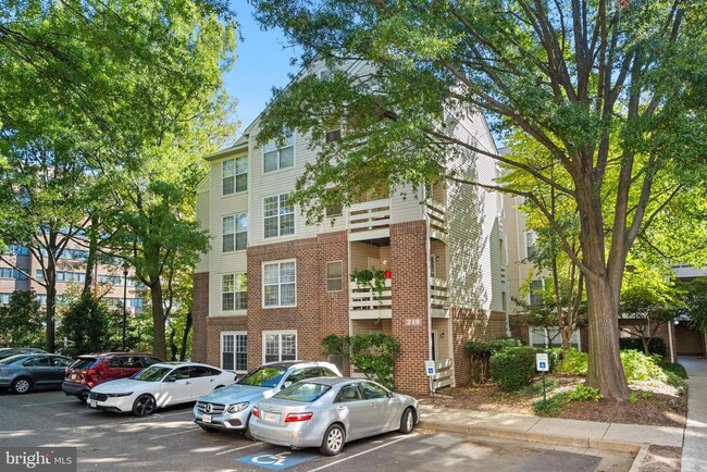 Building Photo - 240 S Reynolds St