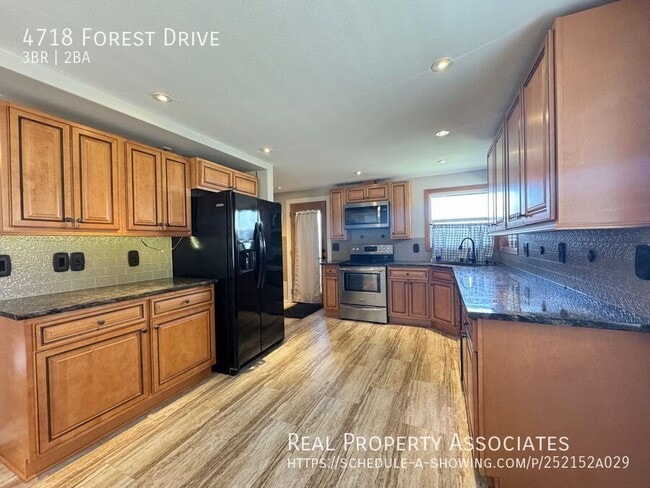 Building Photo - 4718 Forest Dr