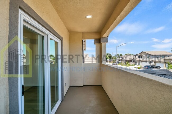 Building Photo - Modern & Spacious 5BD/3BA Home in South Sa...