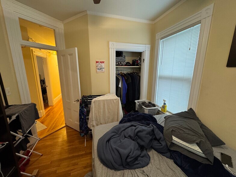 Building Photo - 176 Elm St