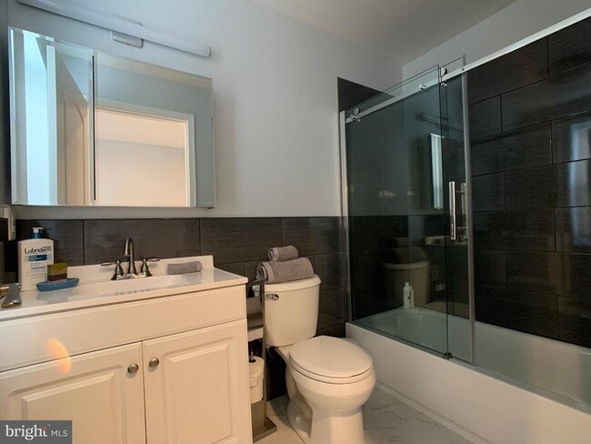 Building Photo - 513 S Regester St