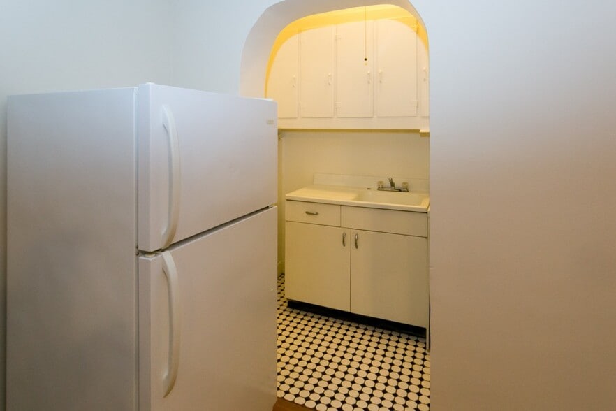 Building Photo - 4741 N Paulina St