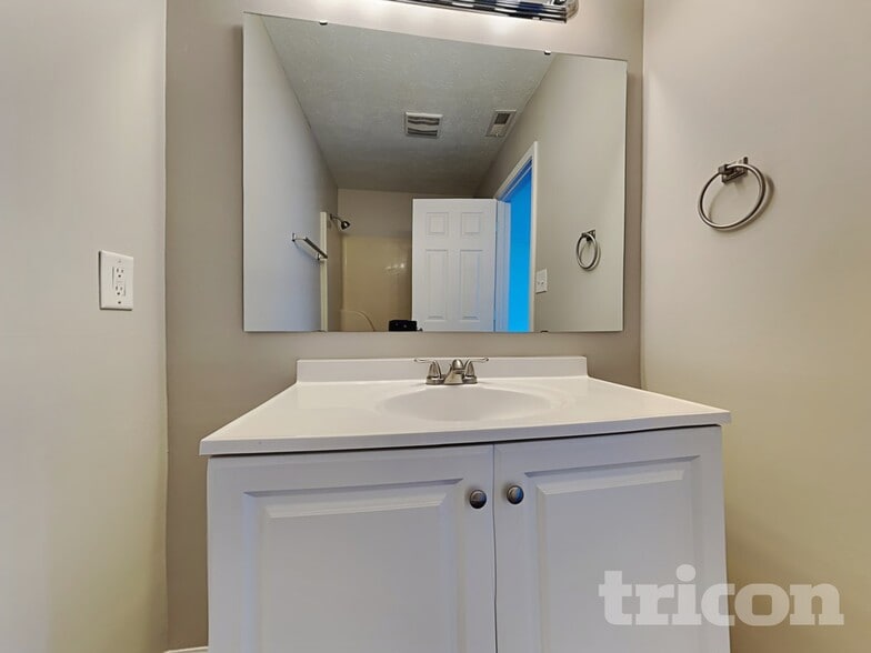 Building Photo - 6228 Glenshire Ln