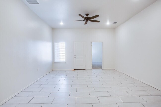 Building Photo - 1716 Corpus Ave