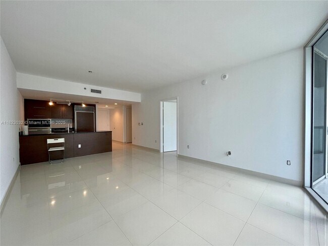 Building Photo - 475 Brickell Ave