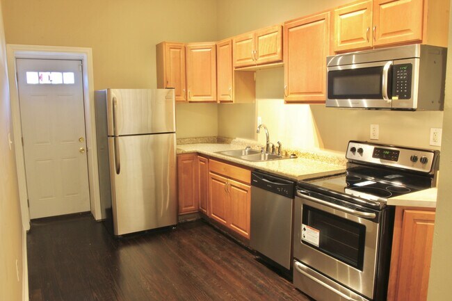 Building Photo - Beautifully Renovated 2 Bedroom 1 Bath SFD in Cherokee Arts District