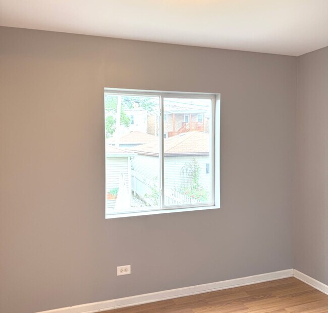 Building Photo - 4947 N Mason Ave