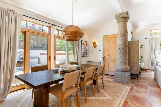 Building Photo - Luxury Oasis in Palm Springs Retreat (Monthly Only - No Long Term)