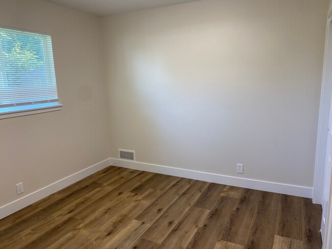 Building Photo - 764 W 220 N