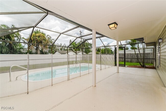 Building Photo - 818 SW 31st St