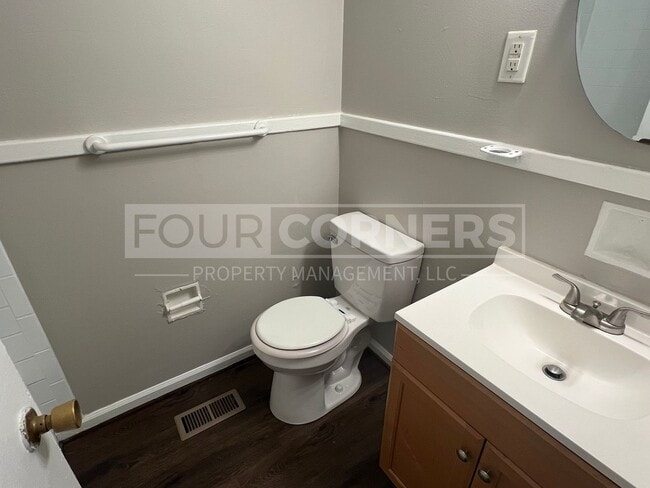 Building Photo - Lovely 3 bedroom 1 bath home