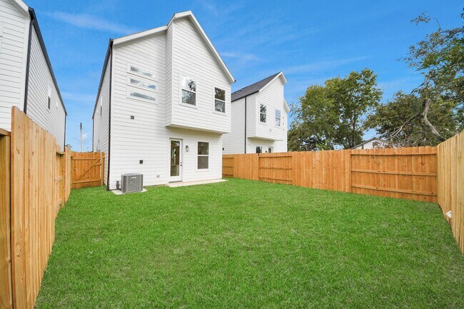 Building Photo - 2708 Bostic St