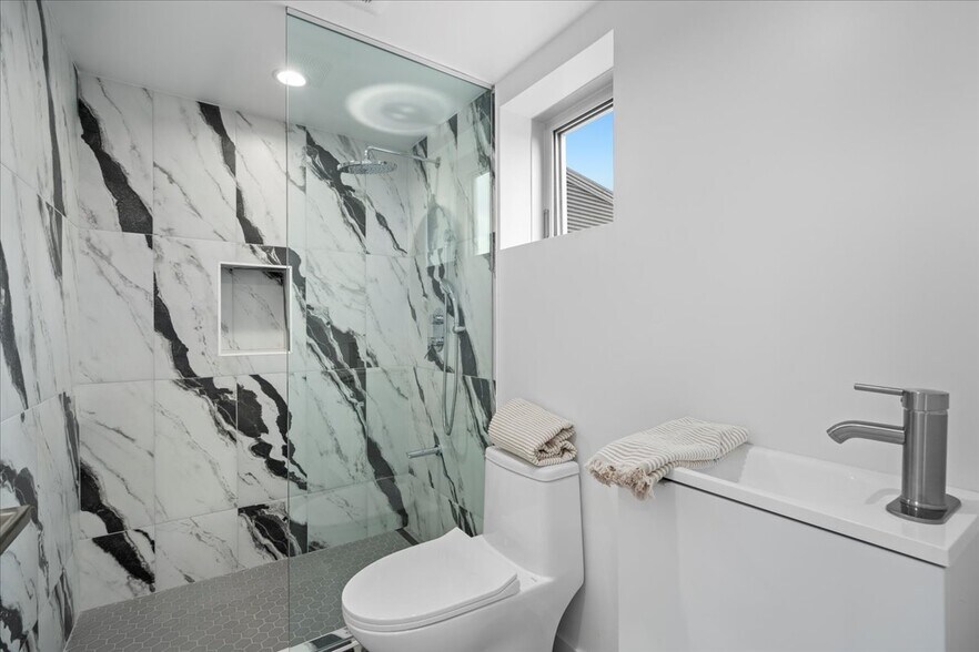 Building Photo - 541 Rose Ave