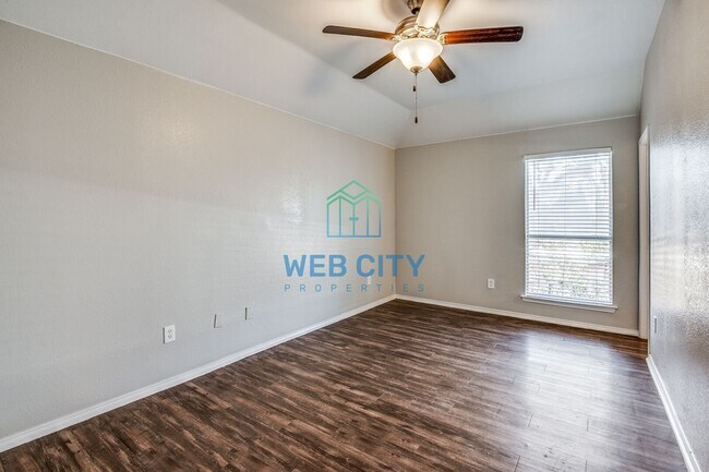 Building Photo - 6527 Leana Ave