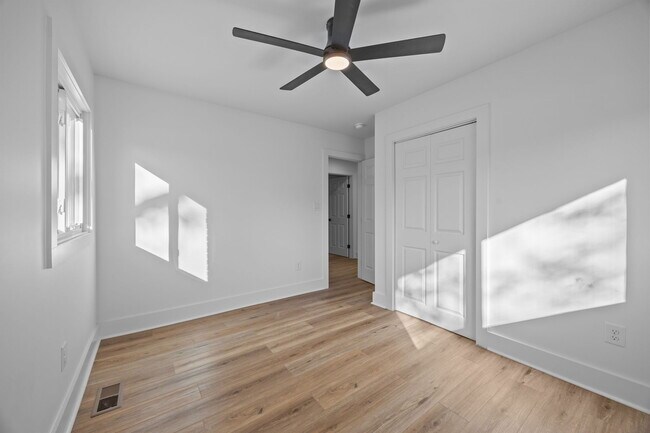 Building Photo - 8625 Cedarbrook Dr