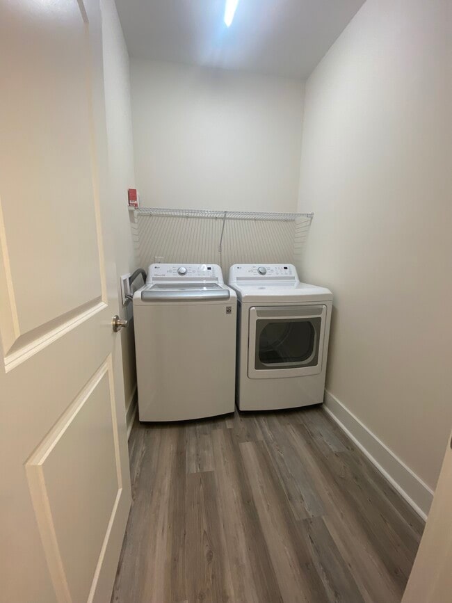 Building Photo - 137 Marblehead Dr