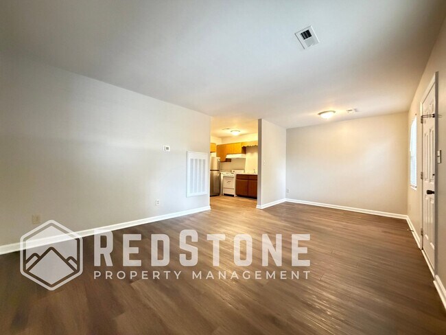 Building Photo - 221 Quintas Ave