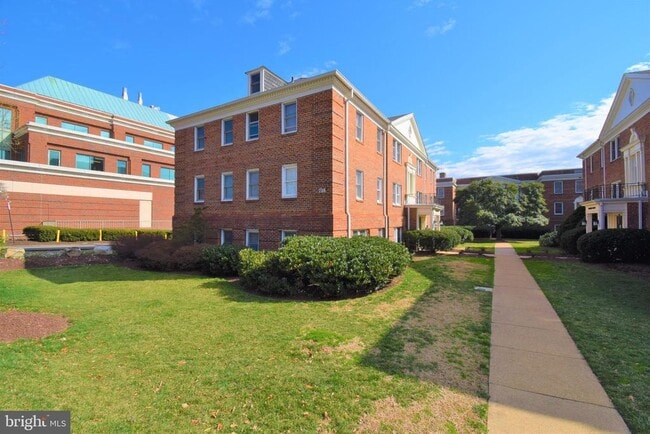 Building Photo - 718 S Washington St