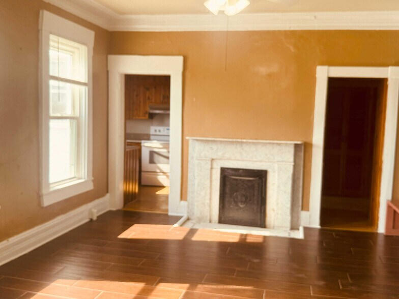 Dining Room details - 328 W High St