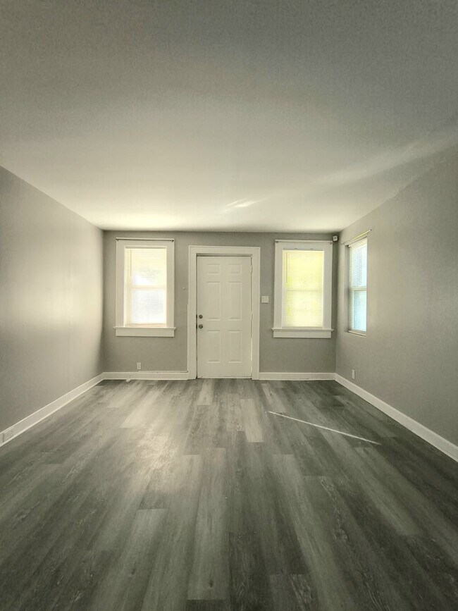 Building Photo - Charming 2br/1ba house near downtown
