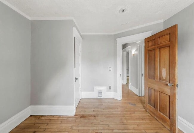 Building Photo - 311 E 31st St