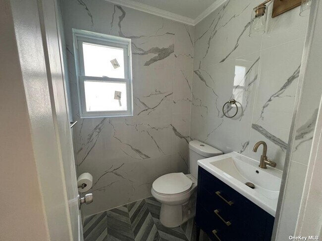 Building Photo - 14-34-34 Dunbar St