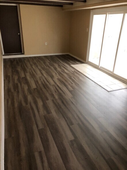 Building Photo - 301 Pepper Mill Ct