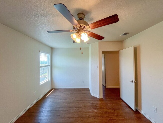 Building Photo - 1517 Justin Lp