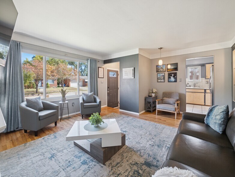 Building Photo - 26805 Richard Dr