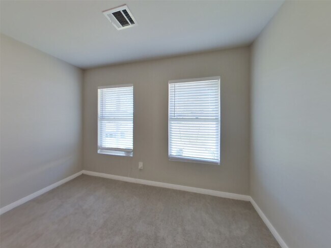 Building Photo - 15791 Del Norte Dr