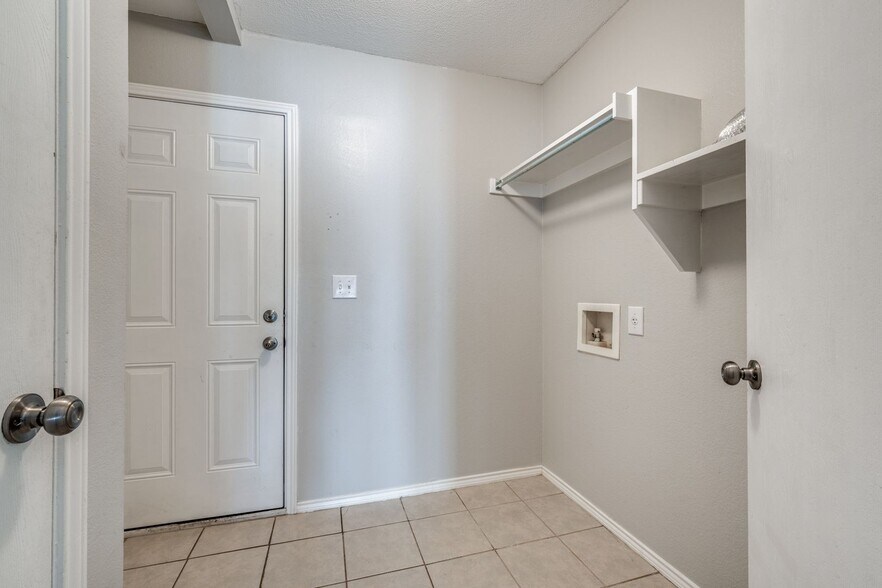 Building Photo - 4313 Sonoma Dr