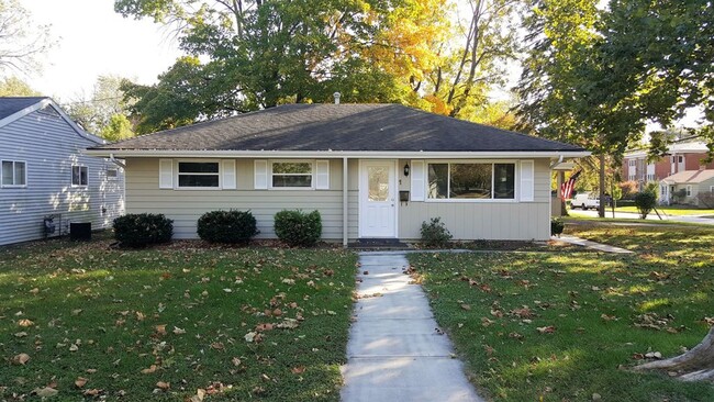 Building Photo - Very sharp 3BR house in Normal