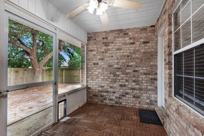 Building Photo - 9761 Leeward Way