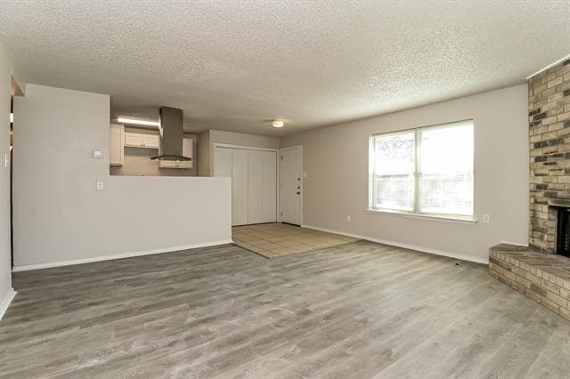 Building Photo - 3904 Royal Crest Dr