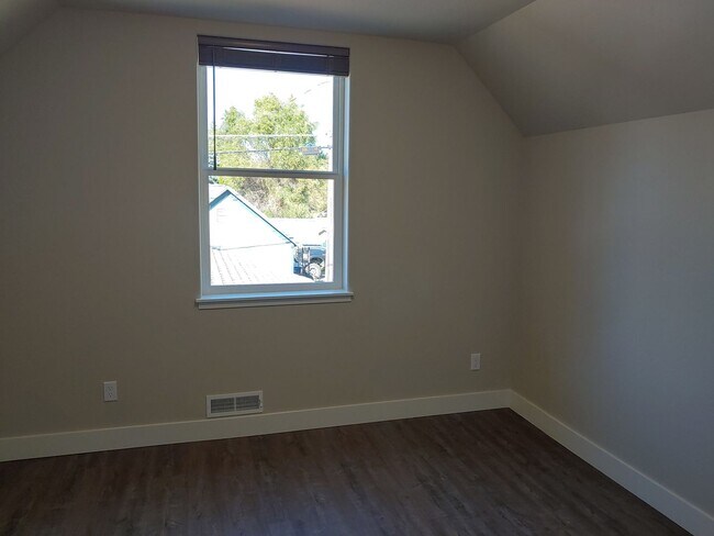 Building Photo - Downtown Sandpoint - New Custom Home!
