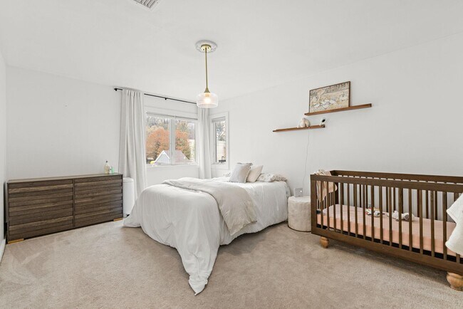 Building Photo - 11A Riverview Cir