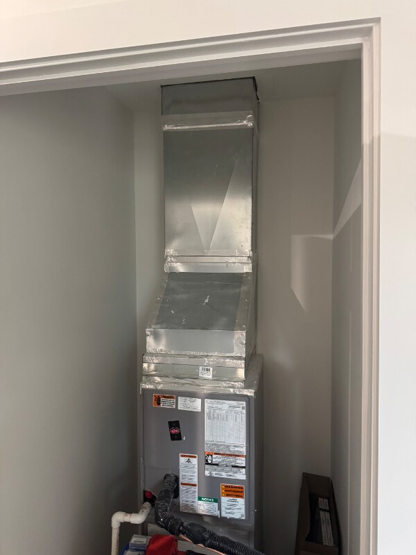 Building Photo - 213 Bloom Dr