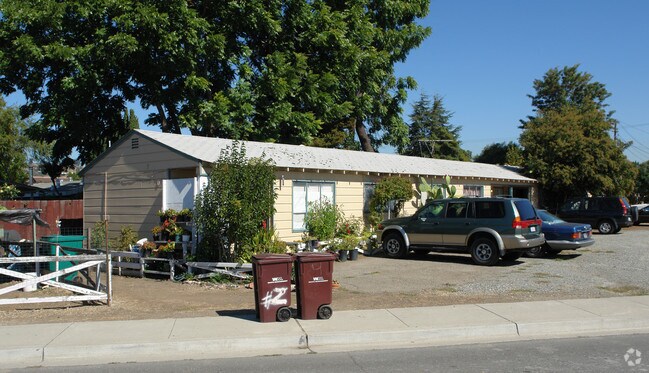 Building Photo - 750 Elgin St