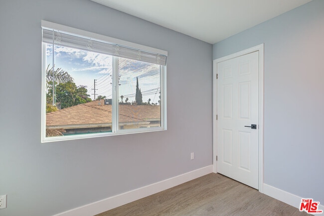 Building Photo - 355 Panama Ave