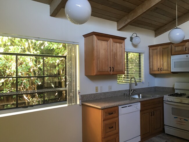 Kitchen - 2491 S Barrington Ave