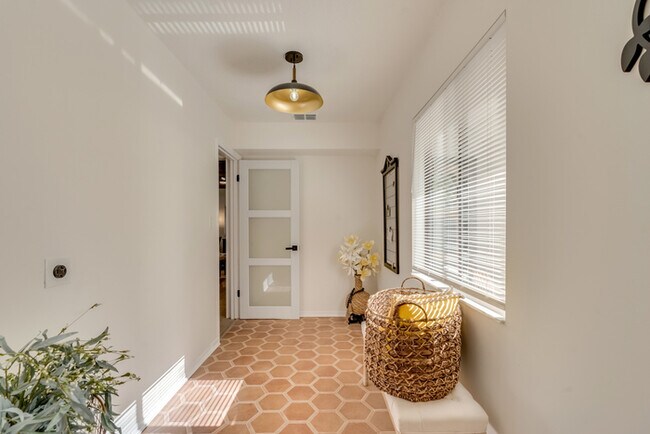 Building Photo - Stunning Renovated 3BD/2BA Home for Rent o...