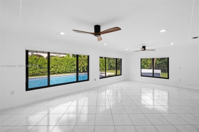 Building Photo - 743 Aledo Ave