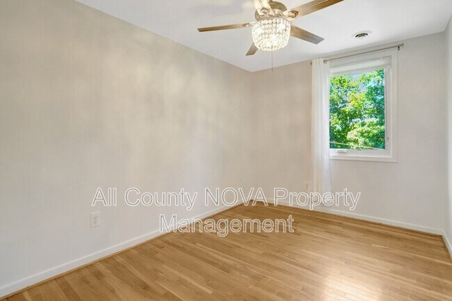 Building Photo - 3353 Ardley Ct