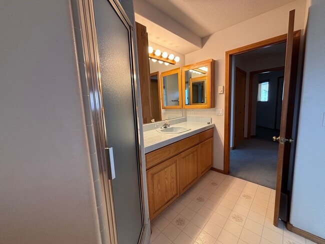 Building Photo - Stunning 3 Bed/ 2.5-Bath Home on the River...