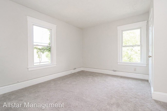 Building Photo - 2810 Woodbridge Ave