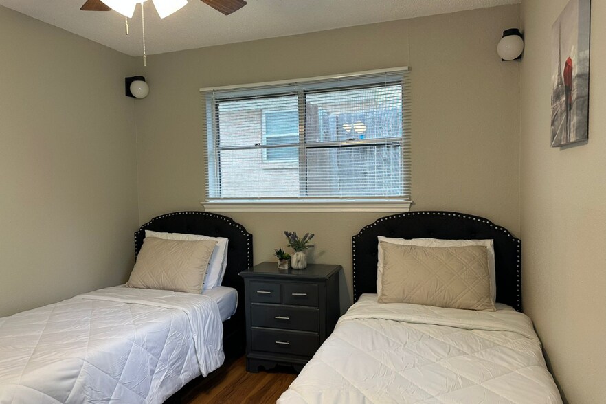 Building Photo - 1607 Sagebrush Trl