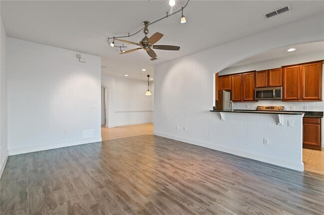 Building Photo - 2501 Harwich Dr