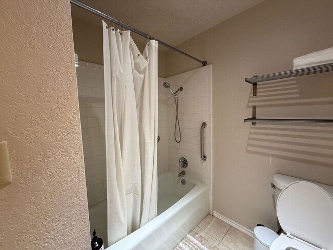 Building Photo - 7205 Waldon Dr